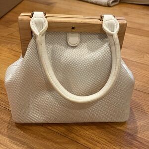 White bag textured